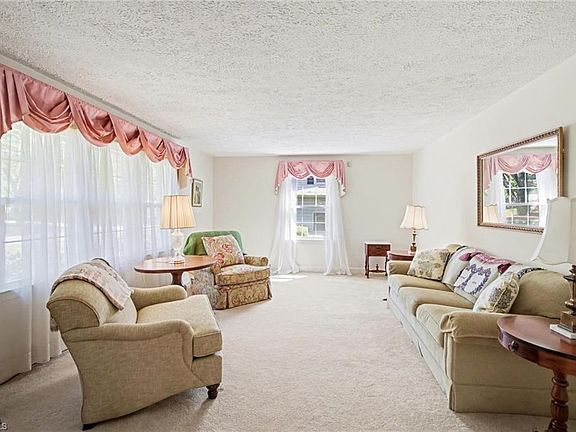 2nd image of 2910 Birchwood Dr