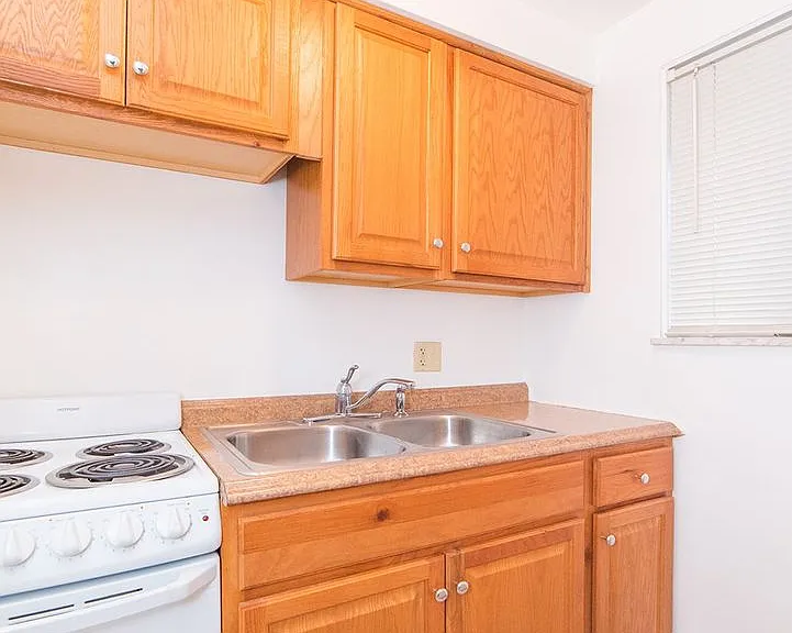 1101 Broadway Ave — Photo 13