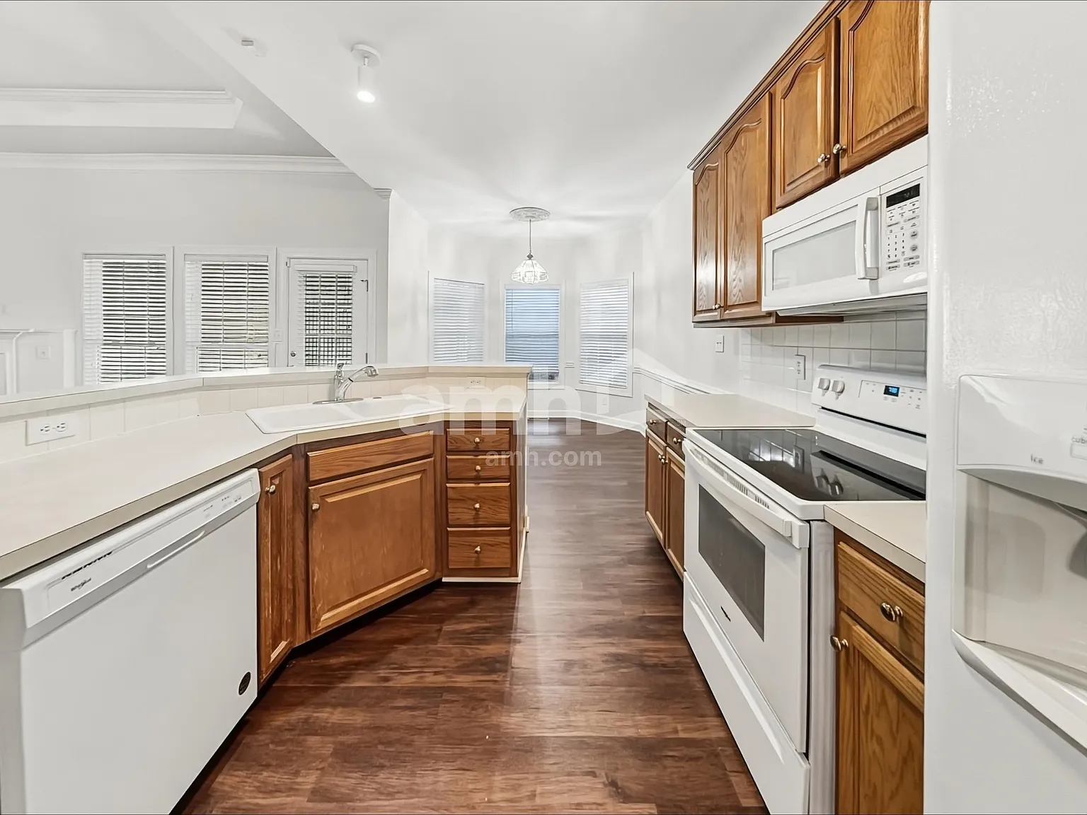 3 bed, 2.0 bath, 1789 sqft, $2,125 — Photo 4