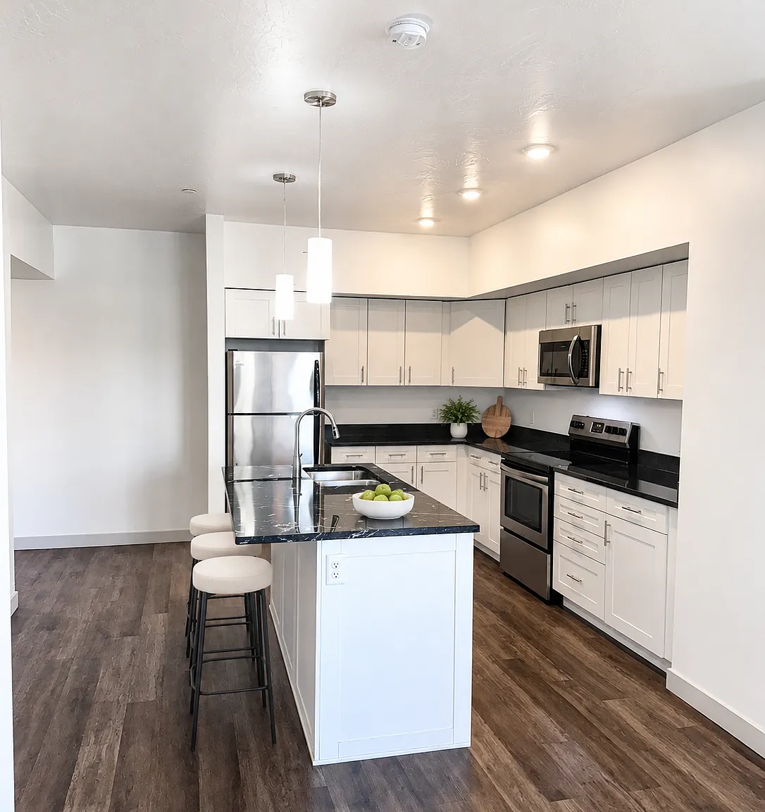 3 bed, 1390 sqft, $1,959 — Photo 4