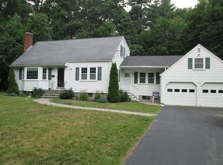 12 Oak Hill Dr, Walpole, MA 02081
