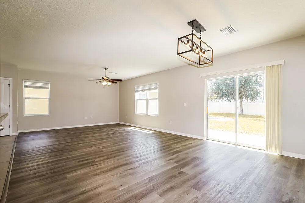 4 bed, 2.5 bath, 2328 sqft, $2,455 — Photo 4