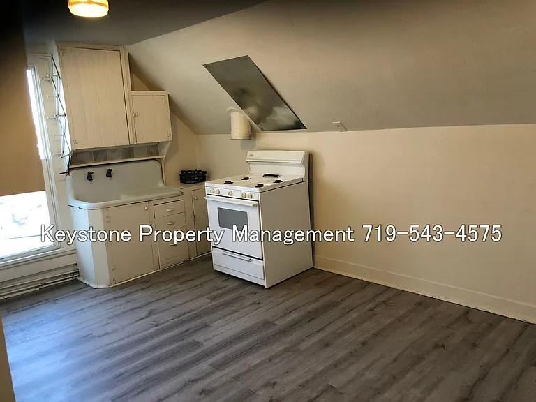 321 E 2nd St #4 — Photo 10