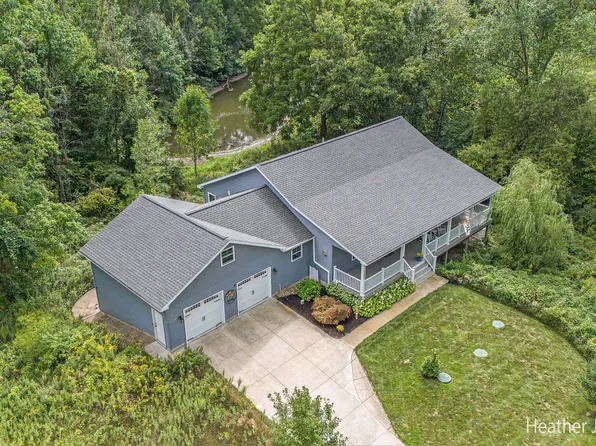 12756 Overlook Dr NE, Greenville, MI 48838