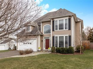 19 Meadowcroft Rd, Fairfield, CT 06824