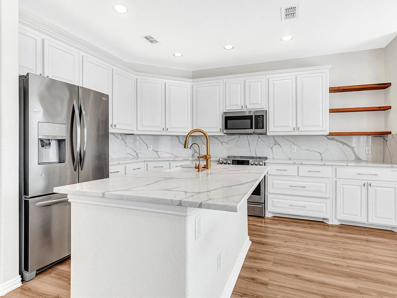 3 bed, 1929 sqft, $3,000 — Photo 3