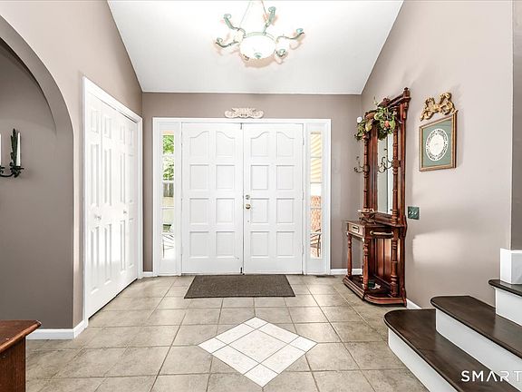 4th image of 80 Pine Hollow Drive