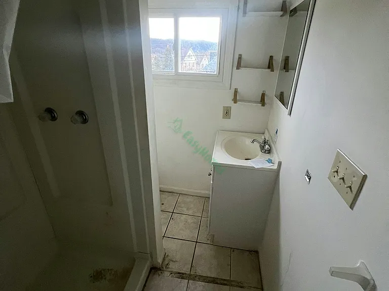 230 Locust St — Photo 9