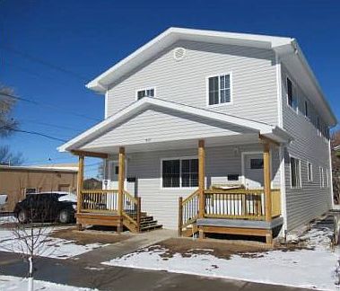 1st image of 810 E Lewis St