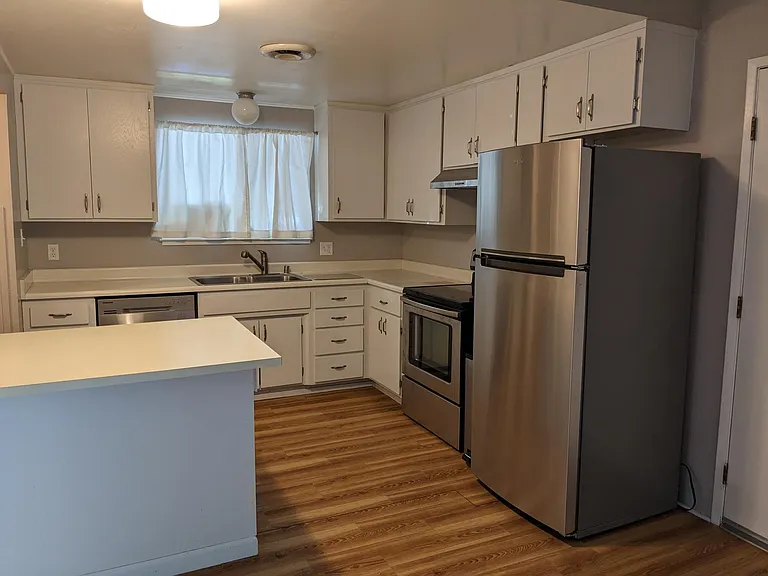 509 Sunrise Ave — Photo 2