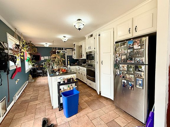 3rd image of 39 Lyons Rd