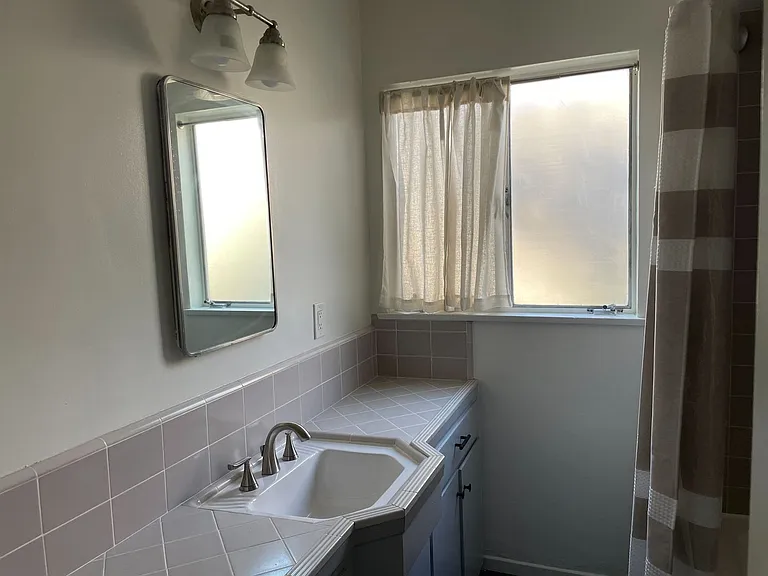 295 W California Blvd — Photo 12