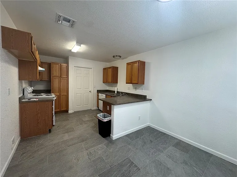 3442 Sunriver Rd — Photo 3