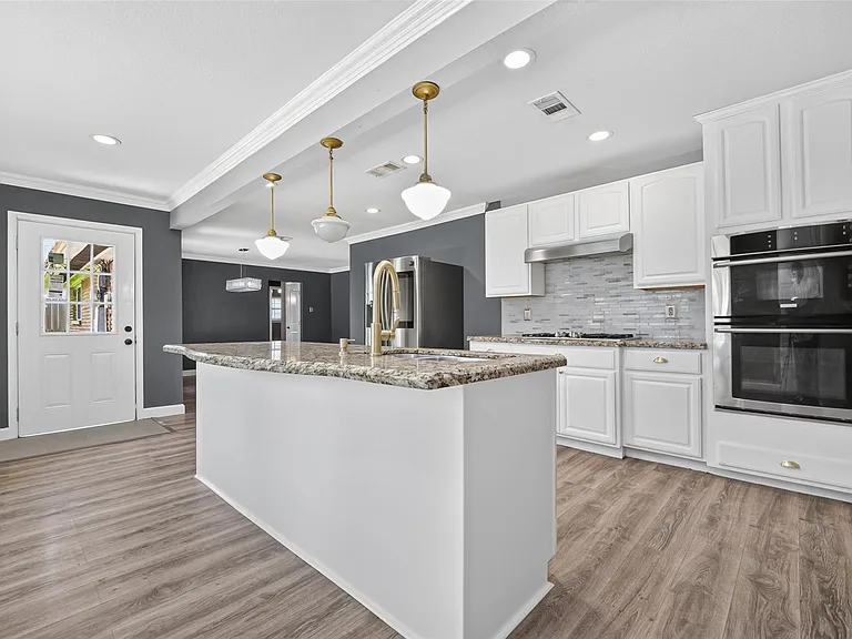 7713 Yoe St — Photo 16