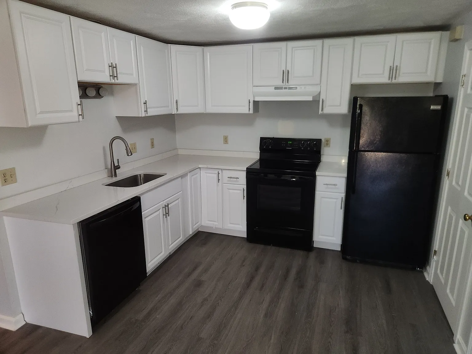 448 Mount Hope St — Photo 2