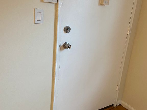 4th image of 38 Sandra Cir APT C1
