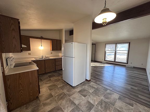 2nd image of 903-905 S Oak St #903
