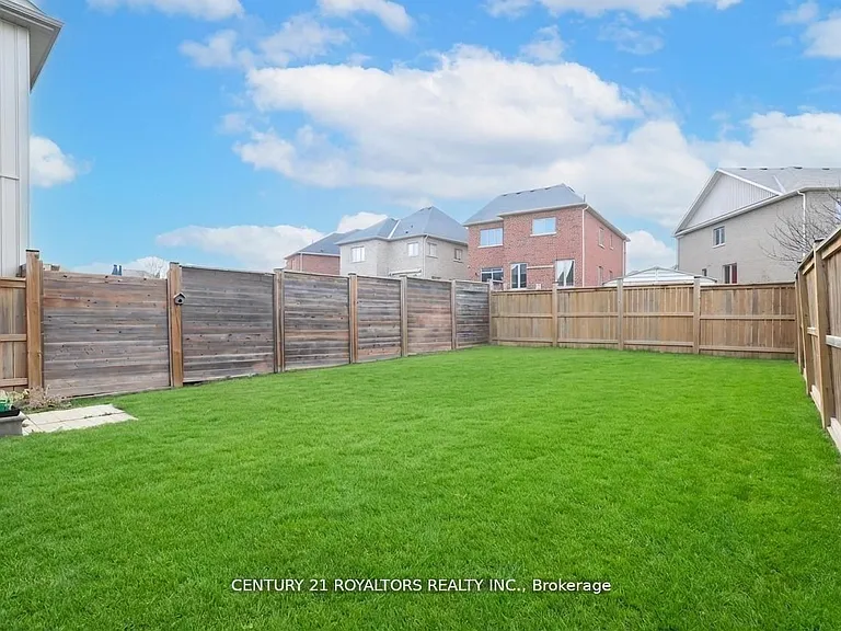 386 Thompson St — Photo 27
