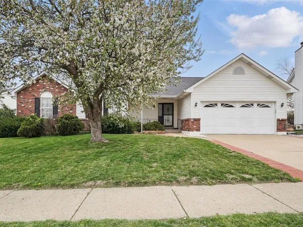 112 Beacon Hill Dr, Saint Charles, MO 63301