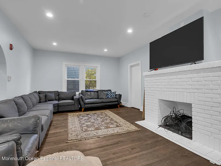 309 Cedar Ave — Photo 16
