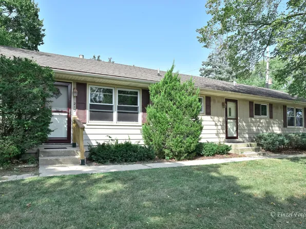 211-213 N Lord Ave, Carpentersville, IL 60110