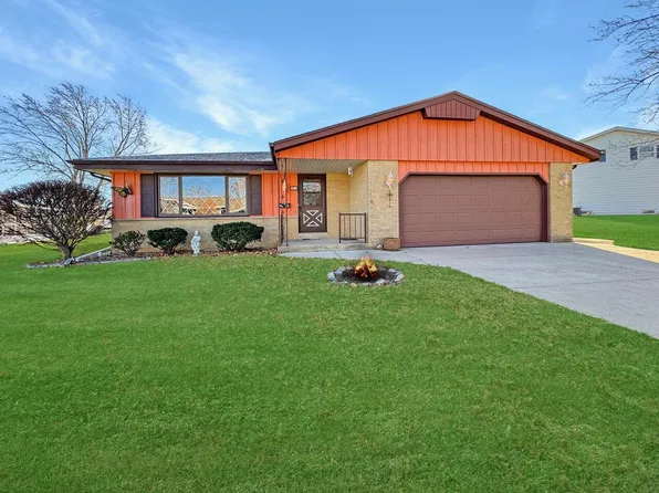 4975 Saxony LANE, Greendale, WI 53129