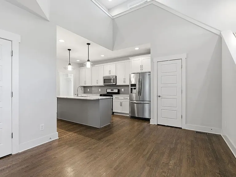 1224 Bessie Ave — Photo 5