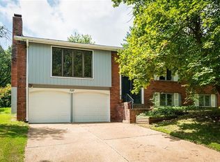 737 Country Heights Ct, Ballwin, MO