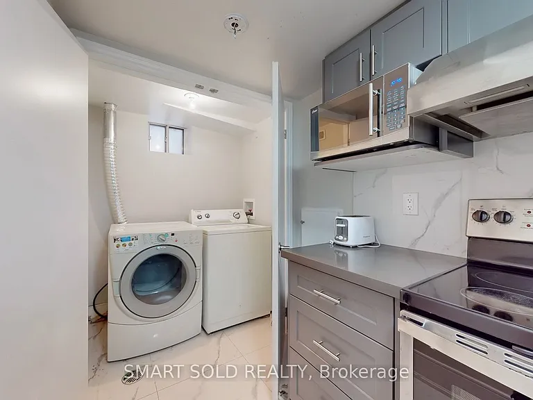 1040 Ossington Ave #BASEMENT — Photo 9