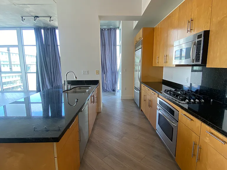 527 10th Ave #507 — Photo 5