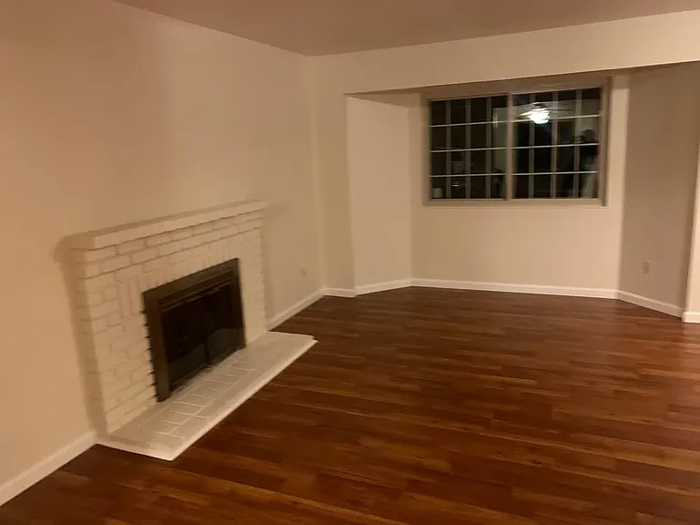 935 Harlequin Ct — Photo 3