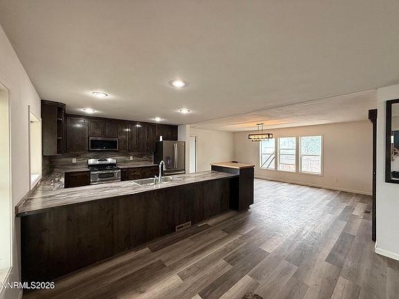 5th image of 180 Carson Rd