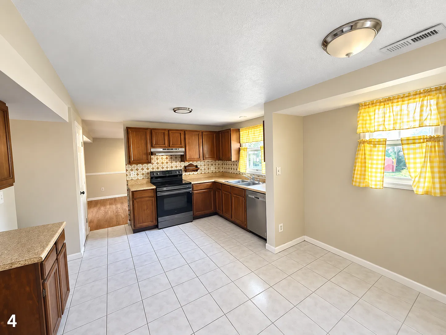3 bed, 1928 sqft, $2,900 — Photo 4