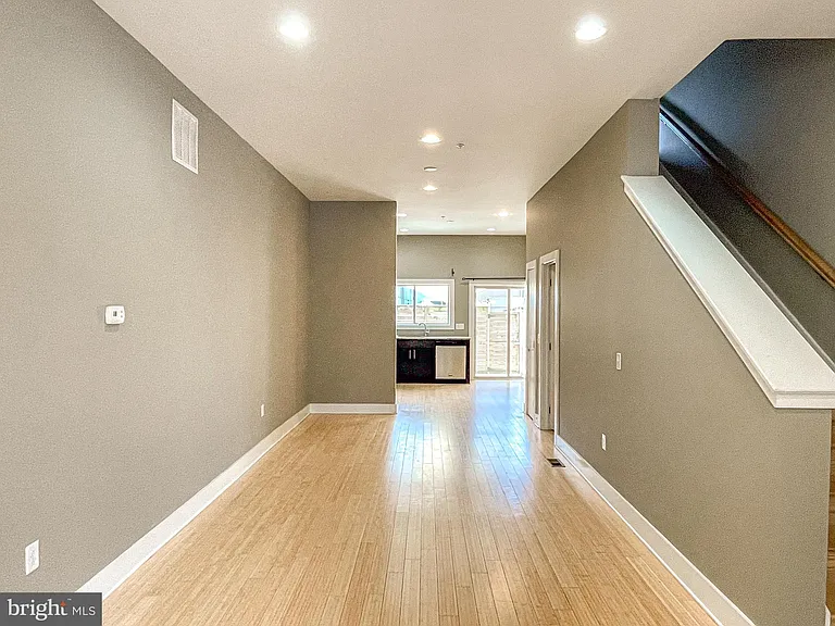 1020 S 5th St — Photo 4
