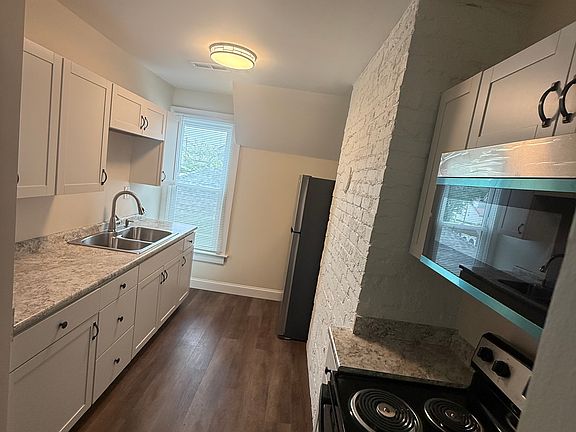 4th image of 784 Westbourne Ave