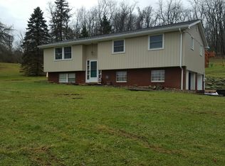 402 Browns Hill Rd, Valencia, PA 16059