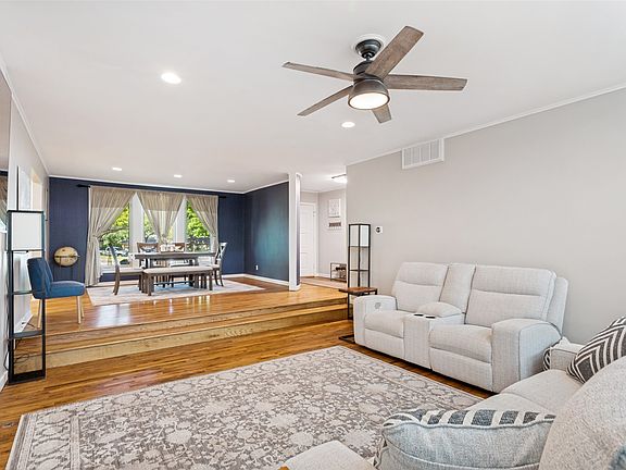 4th image of 4312 Warnock Ct