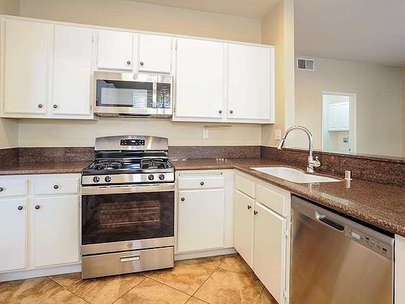 4th image of 39916 Milan Dr #3