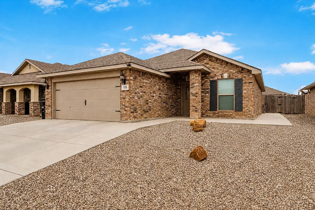 3 bed, 2.0 bath, 1550 sqft, $2,600 — Photo 2