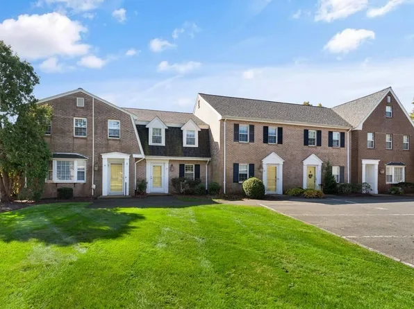 23 Patricia Dr, Stoughton, MA 02072