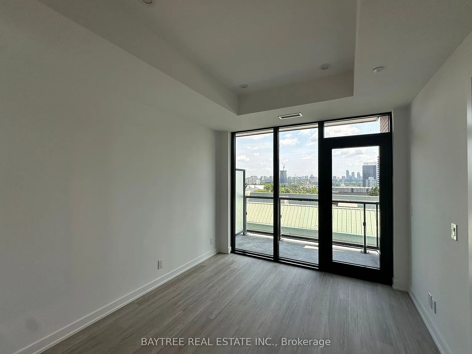 699 Sheppard Ave E — Photo 3