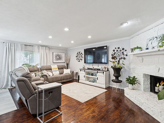 3rd image of 153 W Way Dr