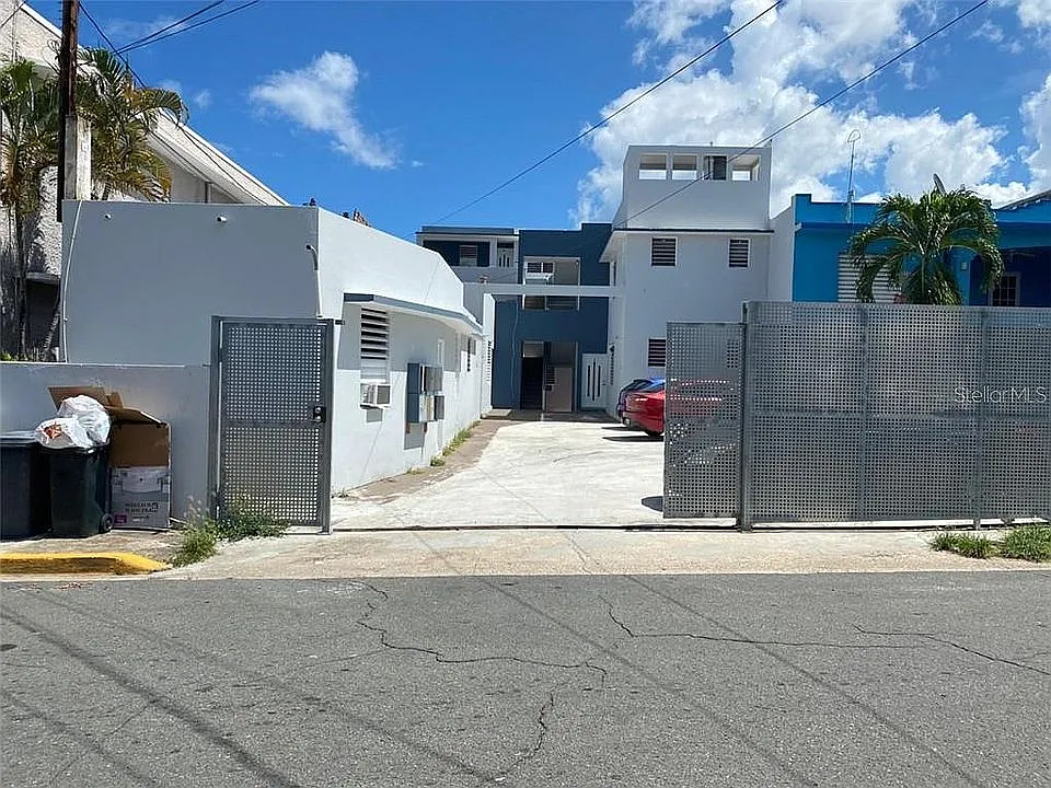 215 Calle Aponte #1