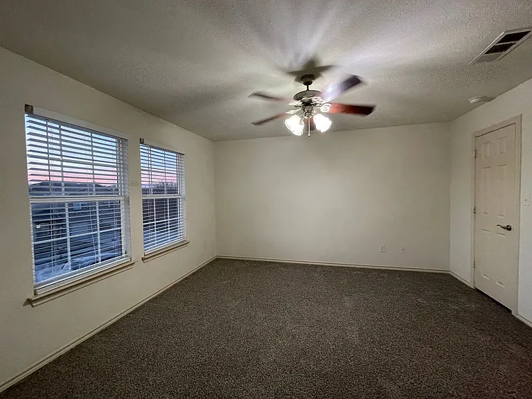909 Parkplace Rdg — Photo 11
