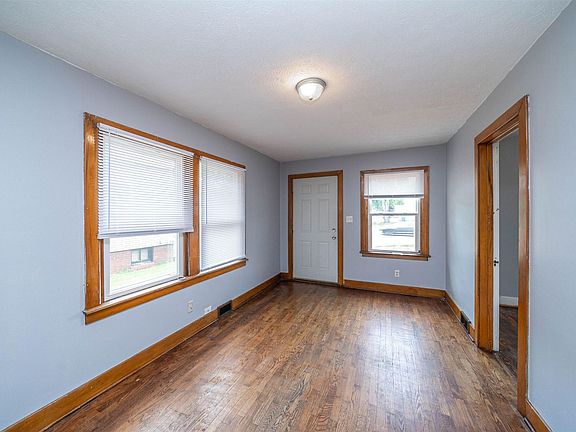 3rd image of 900 Capital Ave NE