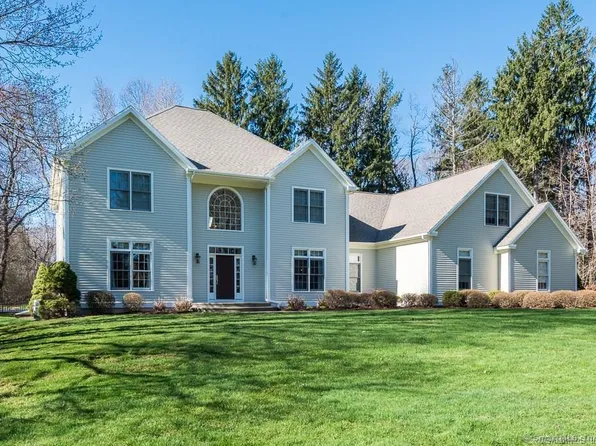 29 Cromwell Road, North Haven, CT 06473