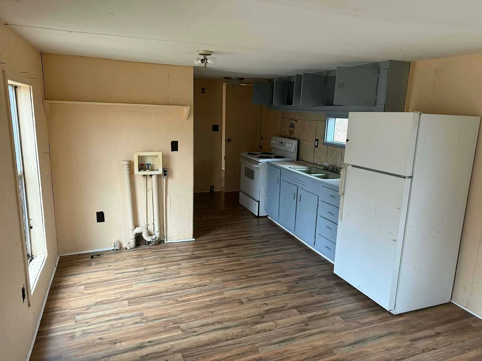 1380 Mapleash Ave — Photo 3