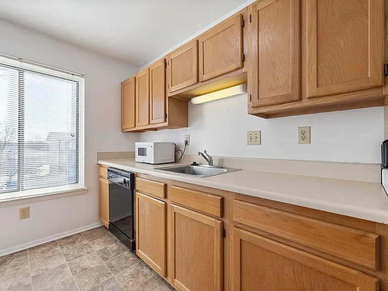 Foxridge Apartment Homes — Photo 149