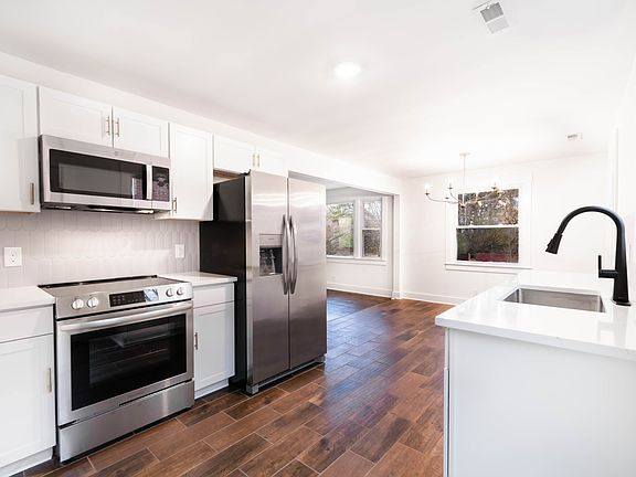 4th image of 823 Hayden Dr