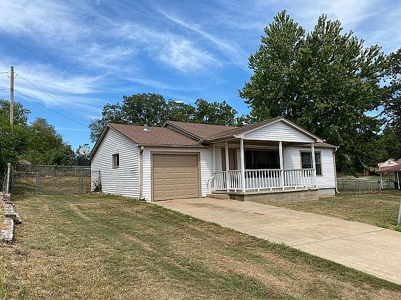 2nd image of 1205 Murta St
